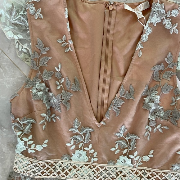 Wayf Oakfield Embroidered maxi dress medium - Picture 2 of 9